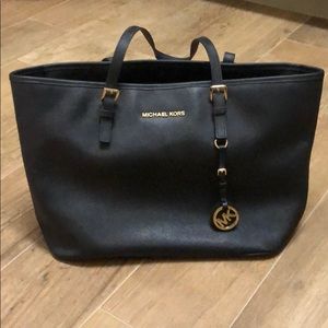 Black Michael Kors bag with shoulder strap